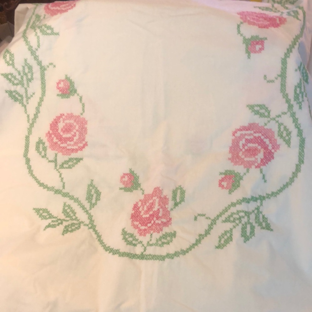 Vintage Hand Embroidered Cross Stitch Oval Scalloped EdgeTablecloth 56”x86”
